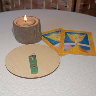 Colgante punta plana cuarzo verde con chakras