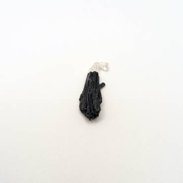 Colgante escoba de bruja (cianita negra)