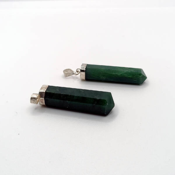 Colgante punta pulida jade nefrita en plata de ley 925